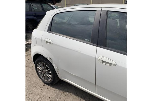 Recambio de puerta trasero derecha para fiat punto / grande punto (199) 1.4 referencia OEM IAM 51888069 Recambio de puerta trasero derecha para fiat punto / grande punto (199) 1.4 referencia OEM IAM 51888069