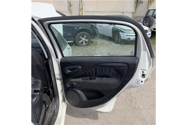 Recambio de puerta trasero derecha para fiat punto / grande punto (199) 1.4 referencia OEM IAM 51888069  
