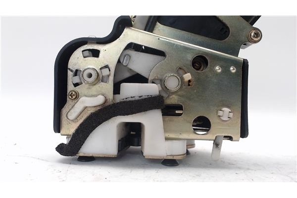 Recambio de cierre electromagnetico trasero izquierdo para mazda 2 (b2w) 1.6 referencia OEM IAM DD1073310F DD1073E 