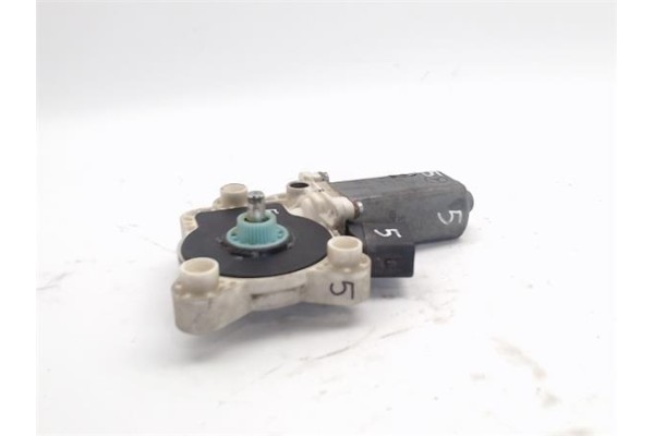 Recambio de motor elevalunas delantero izquierdo para mercedes-benz clase c (bm 203) berlina referencia OEM IAM -A2118201842  