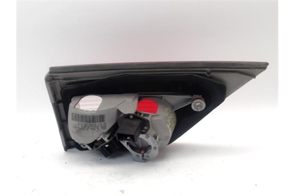 Recambio de piloto interior derecho para bmw serie x3 (e83) 3.0d referencia OEM IAM 63120395815  
