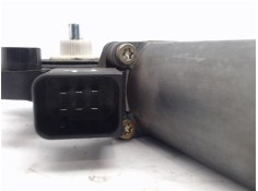 Recambio de motor elevalunas delantero izquierdo para mercedes-benz clase c (bm 203) berlina referencia OEM IAM -2208204642  