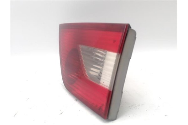 Recambio de piloto interior derecho para bmw serie x3 (e83) 3.0d referencia OEM IAM 63120395815  