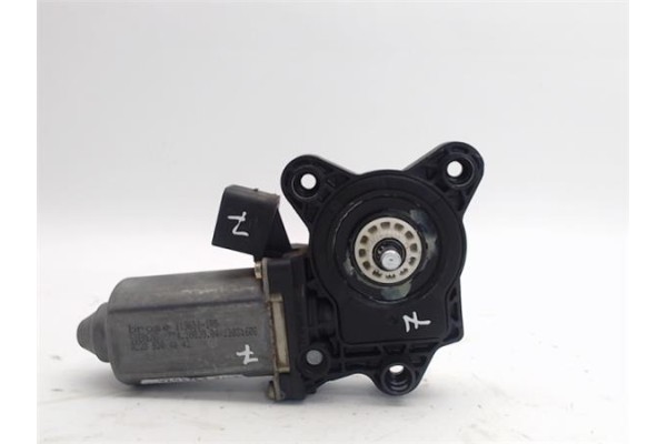 Recambio de motor elevalunas delantero izquierdo para mercedes-benz clase c (bm 203) berlina referencia OEM IAM -2208204642  