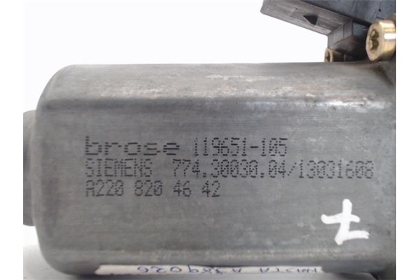 Recambio de motor elevalunas delantero izquierdo para mercedes-benz clase c (bm 203) berlina referencia OEM IAM -2208204642  