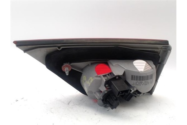 Recambio de piloto interior izquierdo para bmw serie x3 (e83) 3.0d referencia OEM IAM 63120395814  