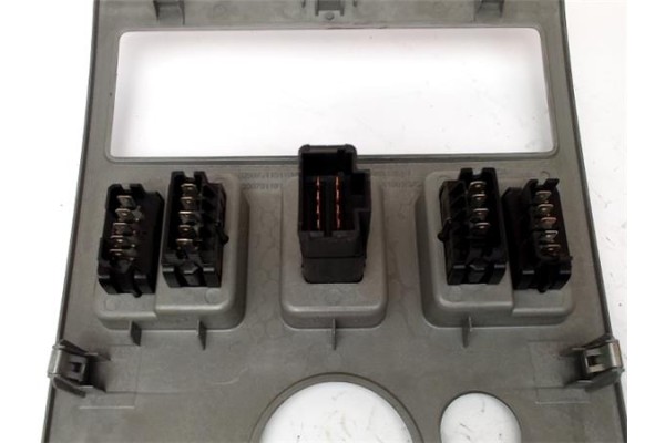 Recambio de embellecedor consola central para dacia logan 1 1.6 prestige referencia OEM IAM 8200751191E2  