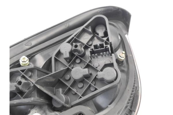 Recambio de piloto trasero derecho para fiat bravo (182) 1.8 16v / 16v 115 gt referencia OEM IAM 7779097  