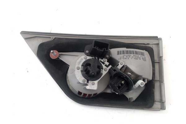 Recambio de piloto interior izquierdo para bmw serie x3 (e83) 3.0d referencia OEM IAM 63120395814  
