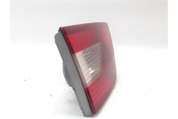 Recambio de piloto interior izquierdo para bmw serie x3 (e83) 3.0d referencia OEM IAM 63120395814  