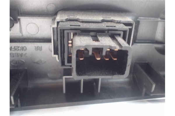 Recambio de mando elevalunas trasero derecho para kia carens (rs) 2.0 crdi referencia OEM IAM 0K2FAB  