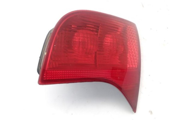 Recambio de piloto interior derecho para audi a4 avant (8e) 2.0 tdi 16v referencia OEM IAM 8E9945094A  