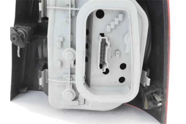 Recambio de piloto trasero izquierdo para volkswagen polo iv (9n1) 1.2 12v referencia OEM IAM 6Q6945095G  