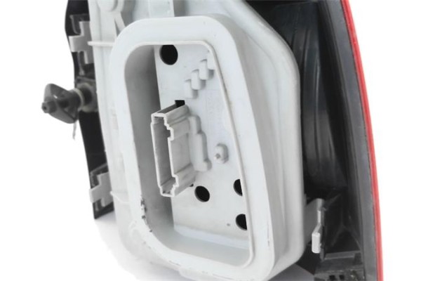 Recambio de piloto trasero izquierdo para volkswagen polo iv (9n1) 1.2 12v referencia OEM IAM 6Q6945095G  