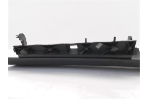 Recambio de tapa guantera para peugeot 407 sw 2.0 hdi 135 referencia OEM IAM 8226J0  