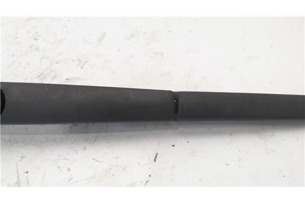 Recambio de brazo limpiaparabrisas trasero para mazda 2 (b2w) 1.6 referencia OEM IAM DD1067420  