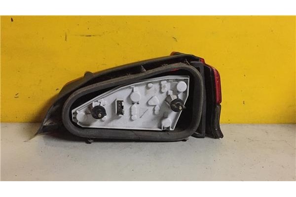 Recambio de piloto trasero izquierdo para peugeot 106 (s1) 1.4 kid referencia OEM IAM E95014  