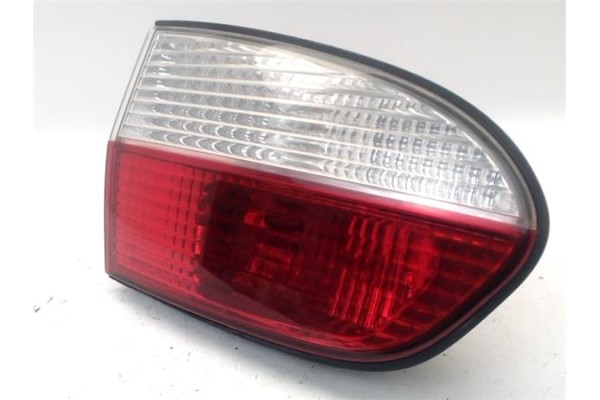 Recambio de piloto interior izquierdo para hyundai h-1 furgón 2.5 td referencia OEM IAM 924054A511  