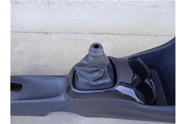 Recambio de embellecedor consola central para citroen c1 1.2 feel referencia OEM IAM B0007464ZD B0007465ZD 