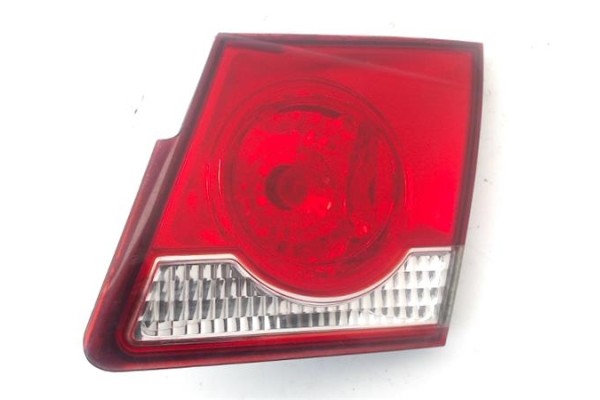 Recambio de piloto interior derecho para chevrolet cruze 2.0 ls referencia OEM IAM 96830495 95154372 
