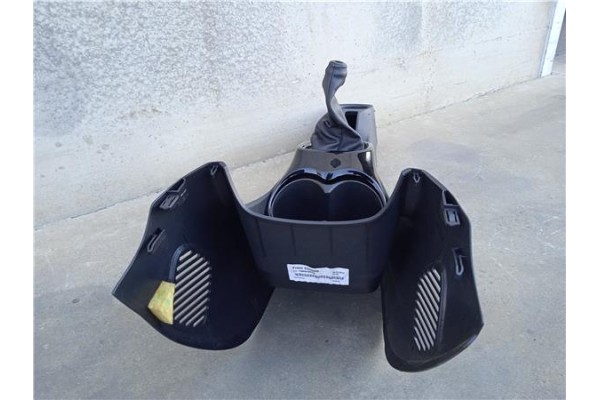 Recambio de embellecedor consola central para citroen c1 1.2 feel referencia OEM IAM B0007464ZD B0007465ZD 