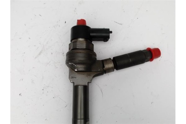 Recambio de inyector para opel astra h berlina 1.7 cdti referencia OEM IAM 0445110175  