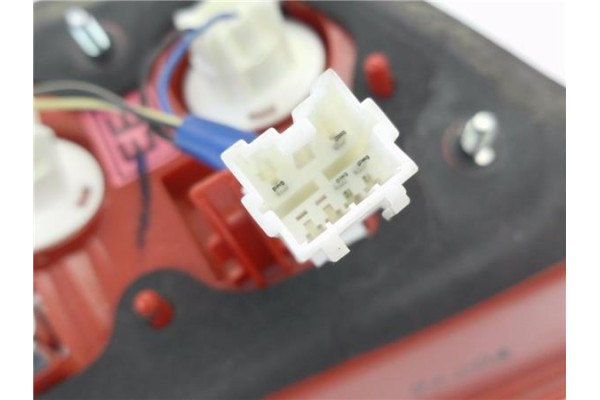 Recambio de piloto porton trasero derecho para chevrolet lacetti 1.6 cdx referencia OEM IAM 96551217  