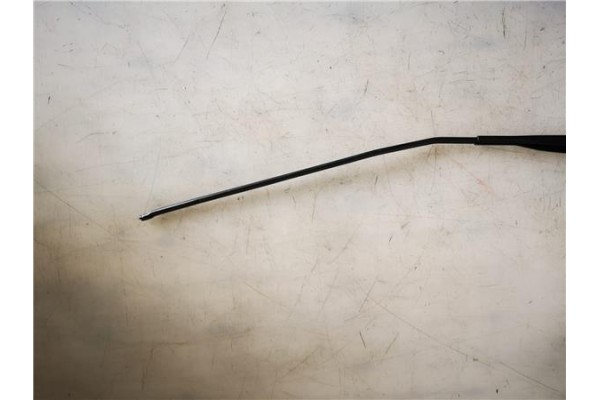 Recambio de brazo limpiaparabrisas delantero derecho para renault clio iii 1.5 dci (br17, cr17) referencia OEM IAM 7701061596  