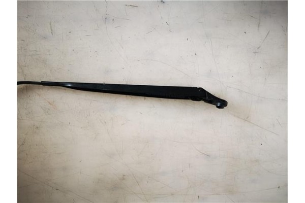 Recambio de brazo limpiaparabrisas delantero derecho para renault clio iii 1.5 dci (br17, cr17) referencia OEM IAM 7701061596  