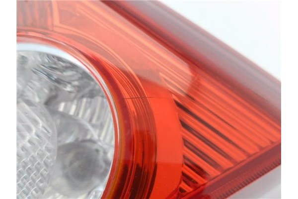 Recambio de piloto porton trasero derecho para chevrolet lacetti 1.6 cdx referencia OEM IAM 96551217  