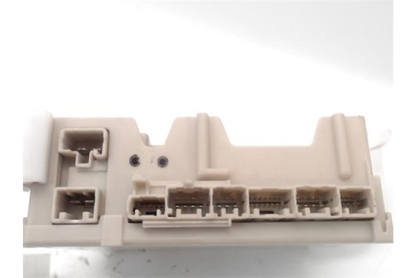 Recambio de caja fusibles/rele para citroen c1 1.2 feel referencia OEM IAM 1612189980 1612189780 
