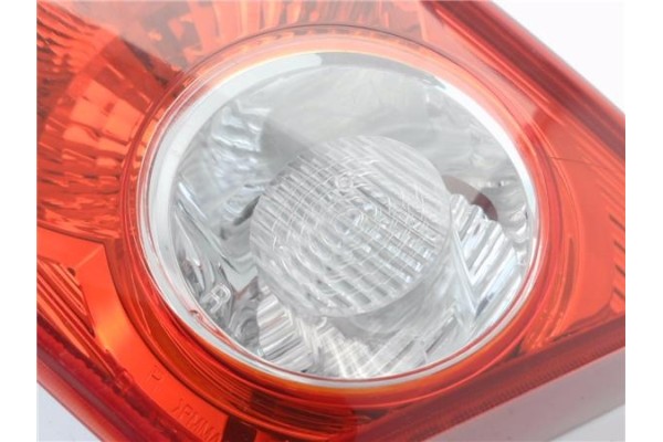 Recambio de piloto porton trasero derecho para chevrolet lacetti 1.6 cdx referencia OEM IAM 96551217  