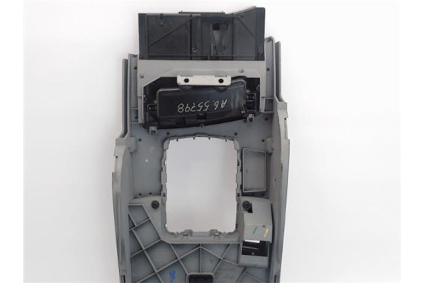 Recambio de embellecedor consola central para audi a6 avant (4f5) 2.8 fsi referencia OEM IAM 4F1864261  