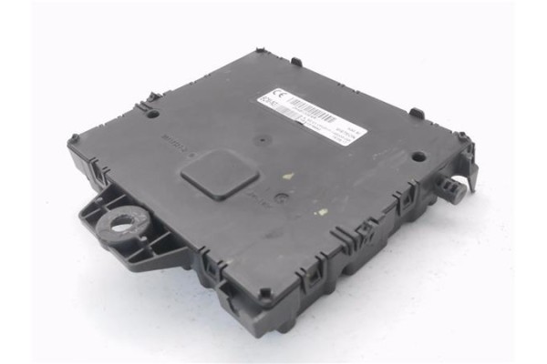 Recambio de caja fusibles/rele para renault master iii combi 2.3 l1h1 3,0t referencia OEM IAM 284B13324R  