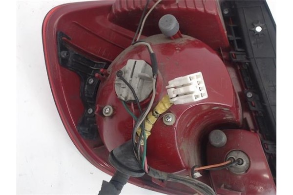 Recambio de piloto porton trasero derecho para hyundai accent (lc) referencia OEM IAM    Recambio de piloto porton trasero derecho para hyundai accent (lc) referencia OEM IAM