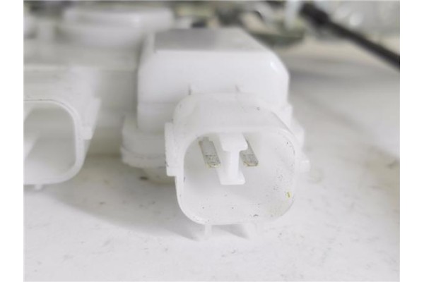 Recambio de cierre electromagnetico trasero derecho para renault master iii combi 2.3 l1h1 3,0t referencia OEM IAM 906123257R  
