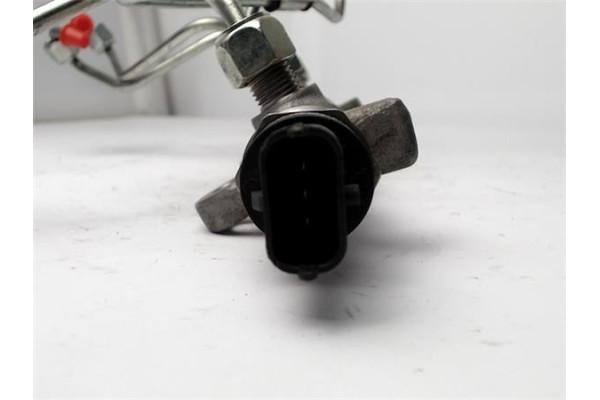 Recambio de rampa inyectores para renault trafic ii furgón 2.0 29 cn referencia OEM IAM H8200839258 0445214251 
