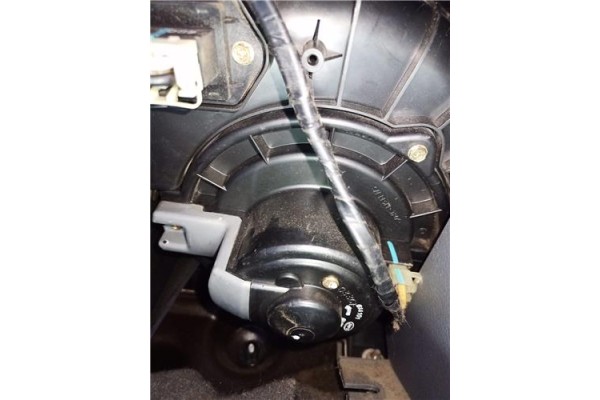 Recambio de motor calefaccion para ssangyong rodius 2700 referencia OEM IAM 405T0400  