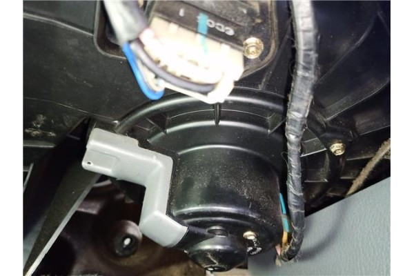 Recambio de motor calefaccion para ssangyong rodius 2700 referencia OEM IAM 405T0400  