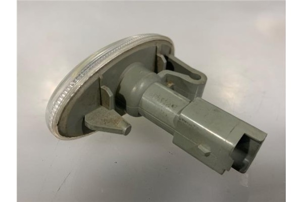 Recambio de piloto intermitente lat. delantero derecho para peugeot 407 sw 2.0 hdi 135 referencia OEM IAM 9680057480  