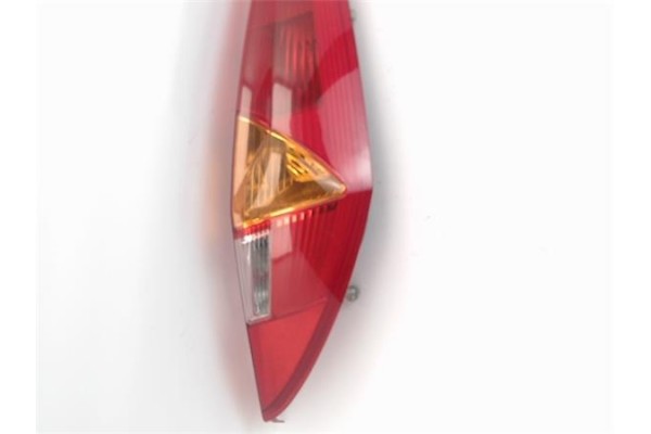 Recambio de piloto trasero derecho para fiat ii punto (188) berlina 1.2 60 (188.030, .050, .130, .150, .230, .250) referencia OE