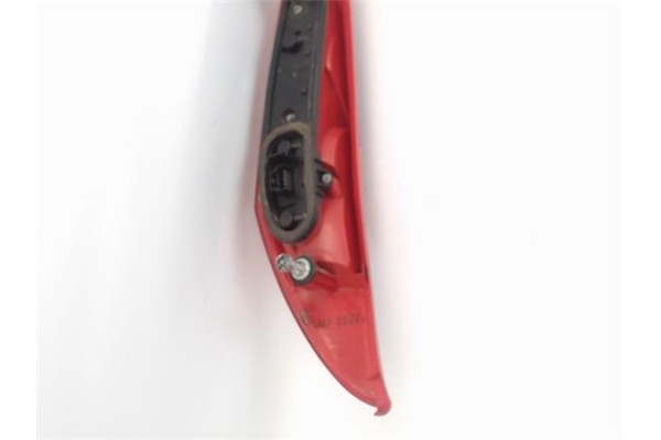 Recambio de piloto trasero derecho para fiat ii punto (188) berlina 1.2 60 (188.030, .050, .130, .150, .230, .250) referencia OE