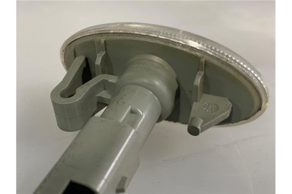 Recambio de piloto intermitente lat. delantero derecho para peugeot 407 sw 2.0 hdi 135 referencia OEM IAM 9680057480  