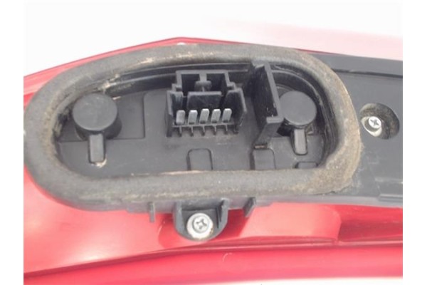 Recambio de piloto trasero derecho para fiat ii punto (188) berlina 1.2 60 (188.030, .050, .130, .150, .230, .250) referencia OE