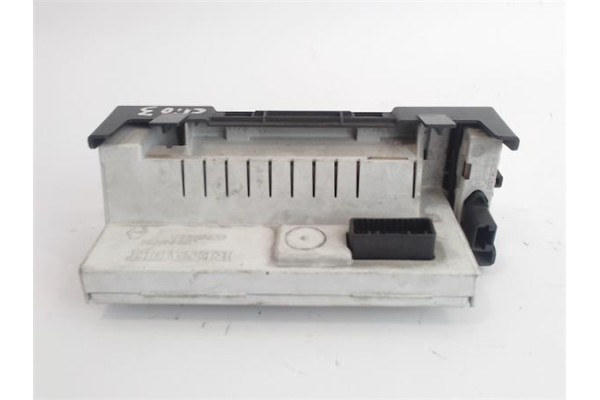 Recambio de reloj horario para renault clio iii referencia OEM IAM 820030723C  