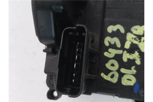 Recambio de cierre electromagnetico delantero izquierdo para renault master iii combi 2.3 l1h1 3,0t referencia OEM IAM 805030009