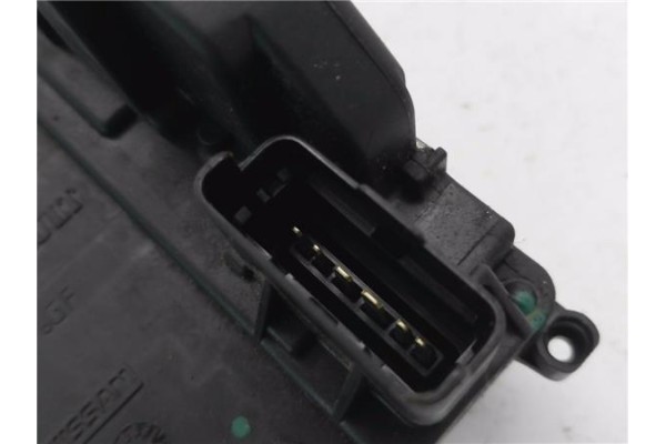Recambio de cierre electromagnetico delantero derecho para renault master iii combi 2.3 l1h1 3,0t referencia OEM IAM 805020009R 