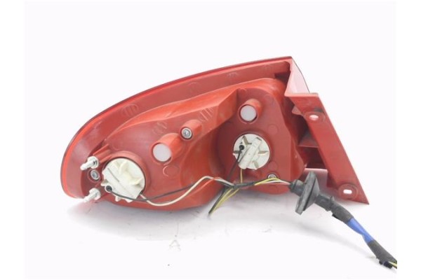 Recambio de piloto trasero derecho para chevrolet lacetti 1.6 cdx referencia OEM IAM 96387725  