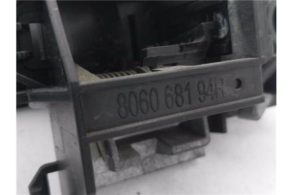 Recambio de maneta exterior delantero derecha para renault master iii combi 2.3 l1h1 3,0t referencia OEM IAM 806068194R  