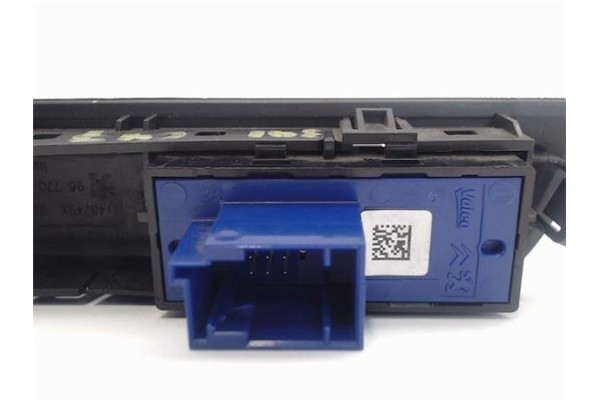 Recambio de conjunto interruptores para peugeot 208 referencia OEM IAM 9677059077  